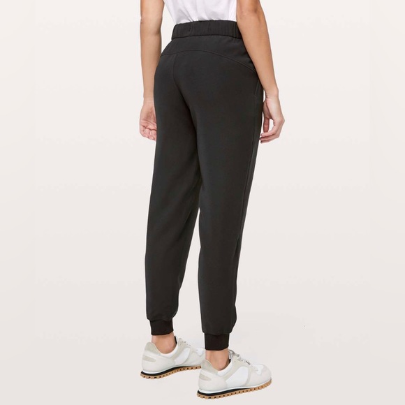 Lululemon On The Fly Jogger, Sz 6
Black EUC - Picture 5 of 5